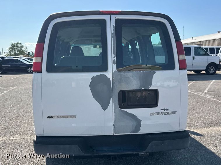 image for item ET1979 2004 Chevrolet Express 1500 van