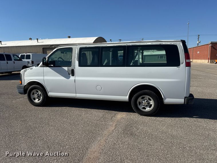 image for item ET1979 2004 Chevrolet Express 1500 van