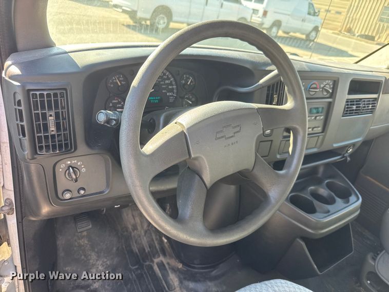 image for item ET1979 2004 Chevrolet Express 1500 van