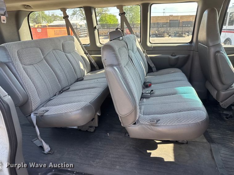 image for item ET1979 2004 Chevrolet Express 1500 van
