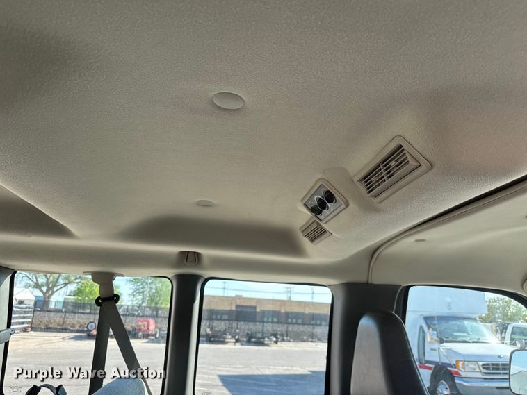 image for item ET1979 2004 Chevrolet Express 1500 van