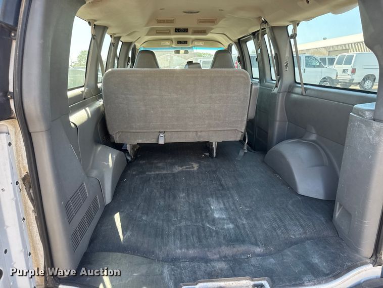 image for item ET1979 2004 Chevrolet Express 1500 van
