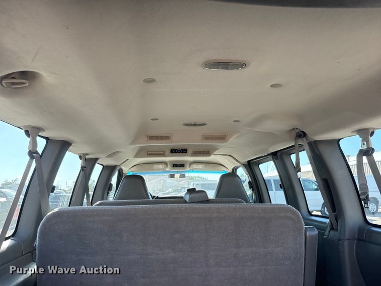 image for item ET1979 2004 Chevrolet Express 1500 van