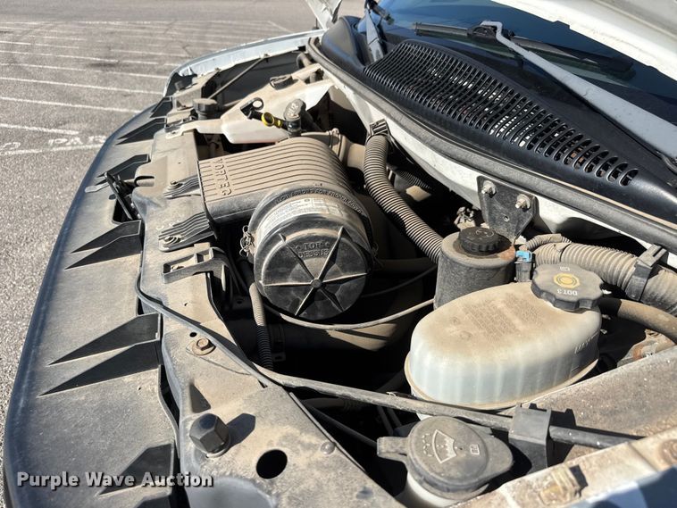 image for item ET1979 2004 Chevrolet Express 1500 van