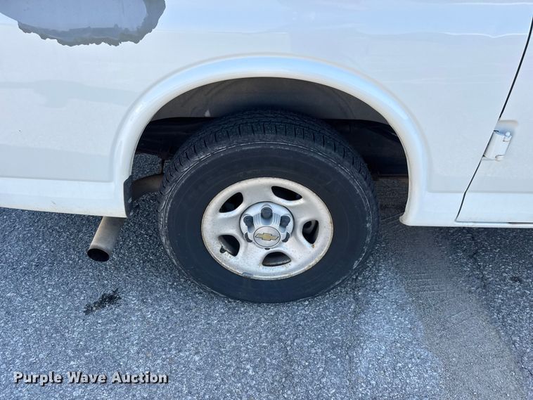 image for item ET1979 2004 Chevrolet Express 1500 van