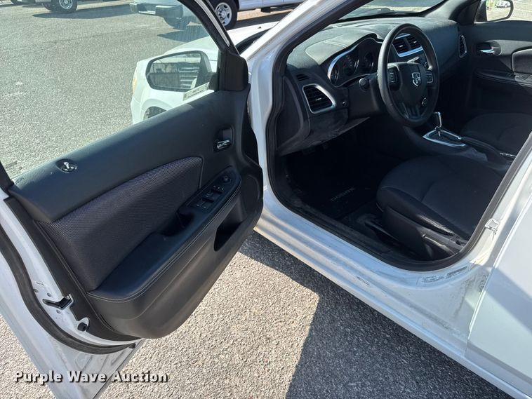 image for item ET1980 2013 Dodge Avenger 