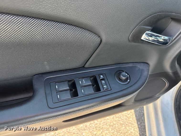 image for item ET1980 2013 Dodge Avenger 