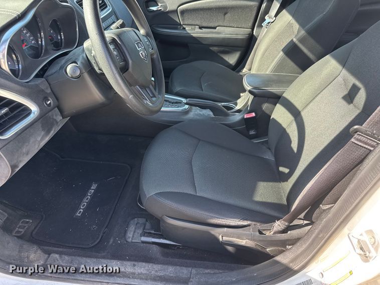 image for item ET1980 2013 Dodge Avenger 