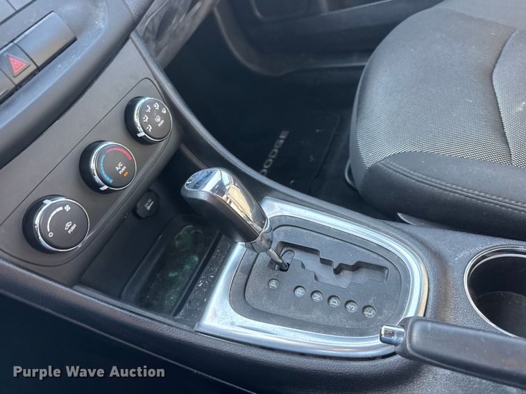 image for item ET1980 2013 Dodge Avenger 