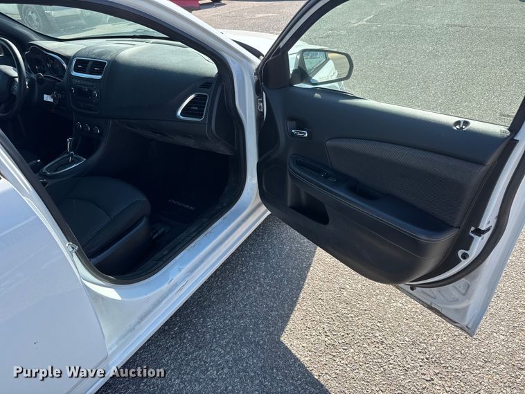 image for item ET1980 2013 Dodge Avenger 