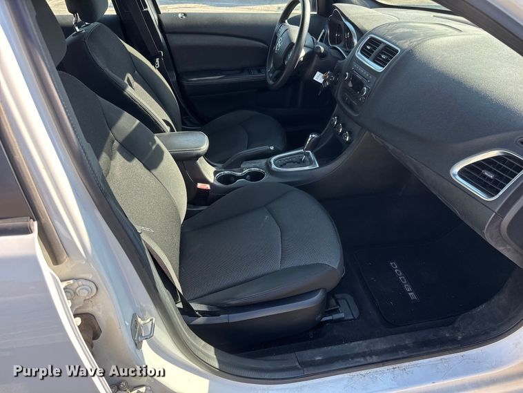 image for item ET1980 2013 Dodge Avenger 