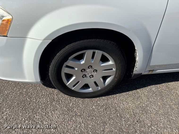 image for item ET1980 2013 Dodge Avenger 