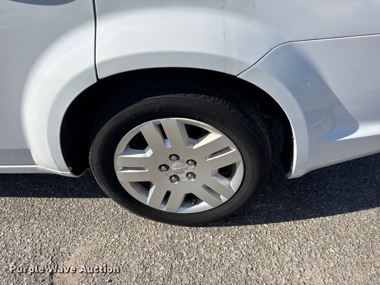 image for item ET1980 2013 Dodge Avenger 