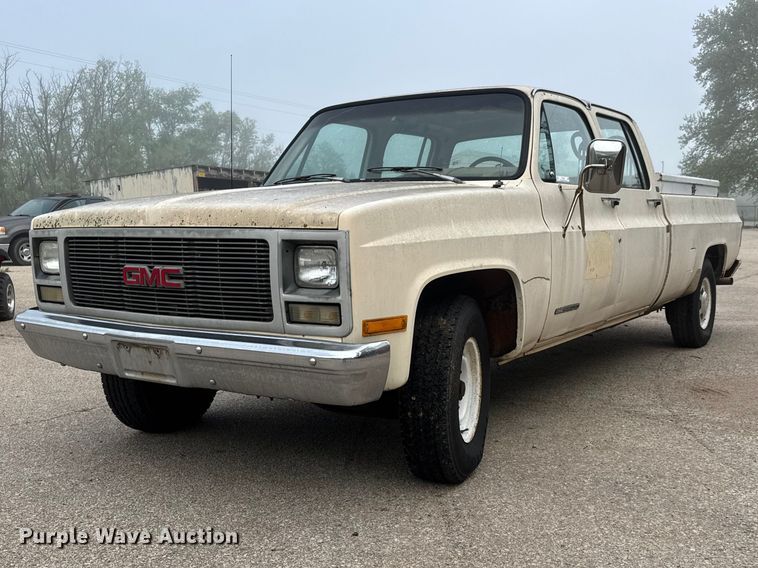 image for item ET1990 1991 GMC 3500 Crew Cab pickup truck