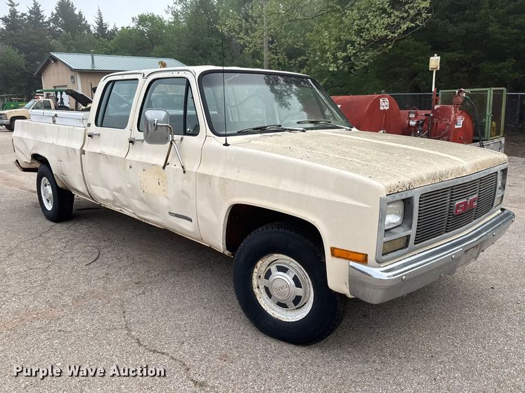image for item ET1990 1991 GMC 3500 Crew Cab pickup truck