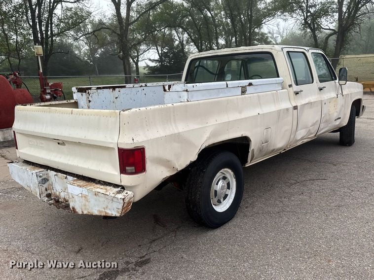 image for item ET1990 1991 GMC 3500 Crew Cab pickup truck