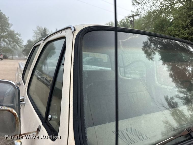 image for item ET1990 1991 GMC 3500 Crew Cab pickup truck