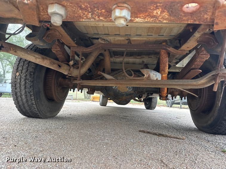 image for item ET1990 1991 GMC 3500 Crew Cab pickup truck