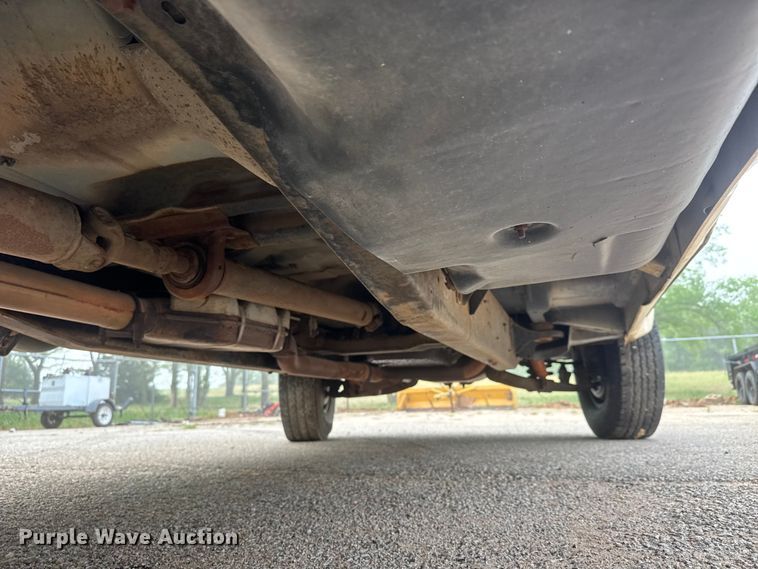 image for item ET1990 1991 GMC 3500 Crew Cab pickup truck