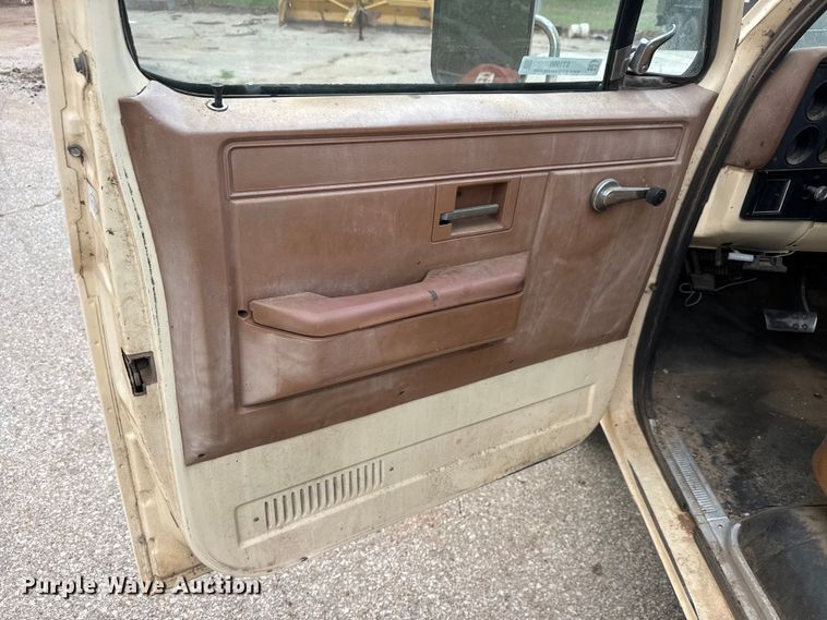 image for item ET1990 1991 GMC 3500 Crew Cab pickup truck