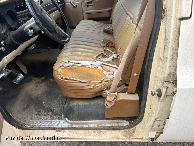 image for item ET1990 1991 GMC 3500 Crew Cab pickup truck