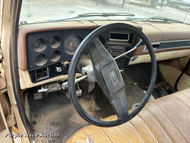 image for item ET1990 1991 GMC 3500 Crew Cab pickup truck