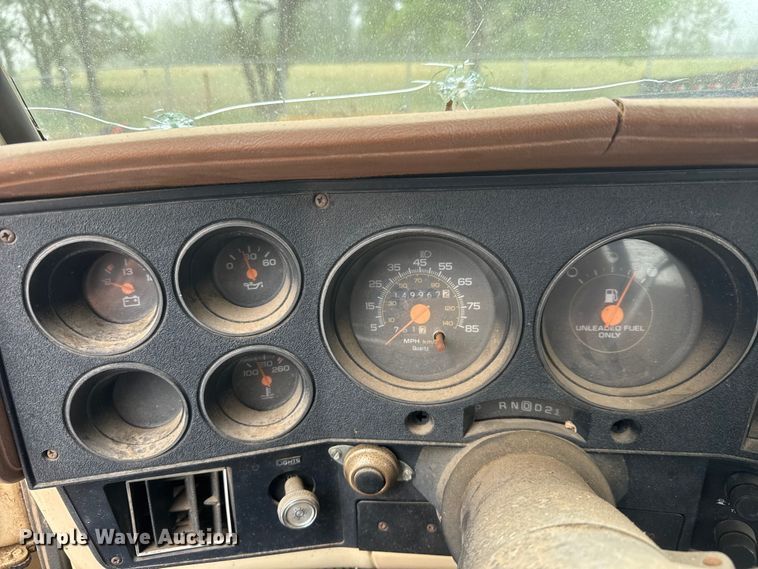image for item ET1990 1991 GMC 3500 Crew Cab pickup truck
