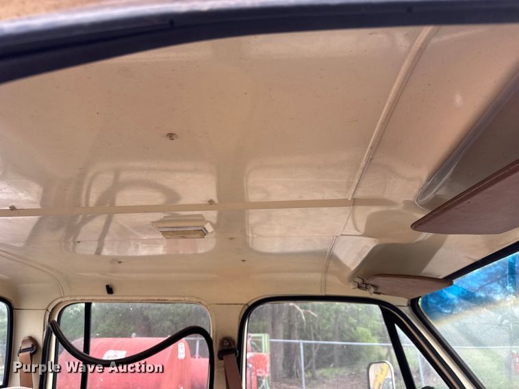 image for item ET1990 1991 GMC 3500 Crew Cab pickup truck