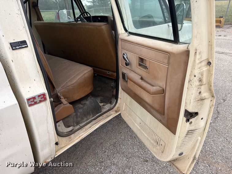image for item ET1990 1991 GMC 3500 Crew Cab pickup truck