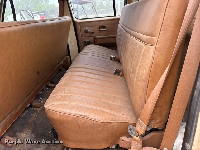 image for item ET1990 1991 GMC 3500 Crew Cab pickup truck