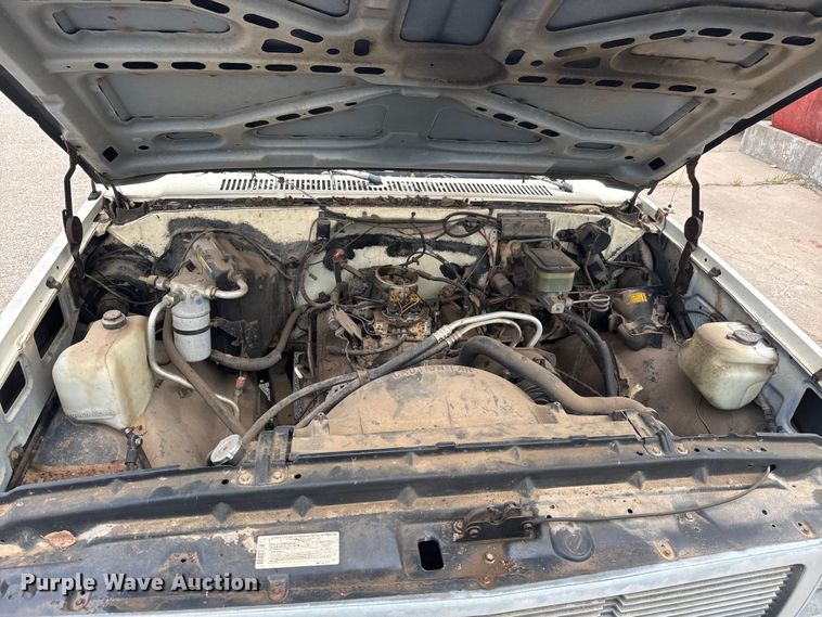 image for item ET1990 1991 GMC 3500 Crew Cab pickup truck