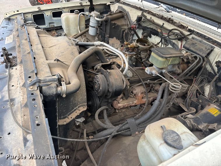 image for item ET1990 1991 GMC 3500 Crew Cab pickup truck