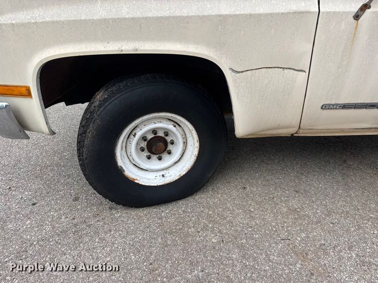 image for item ET1990 1991 GMC 3500 Crew Cab pickup truck