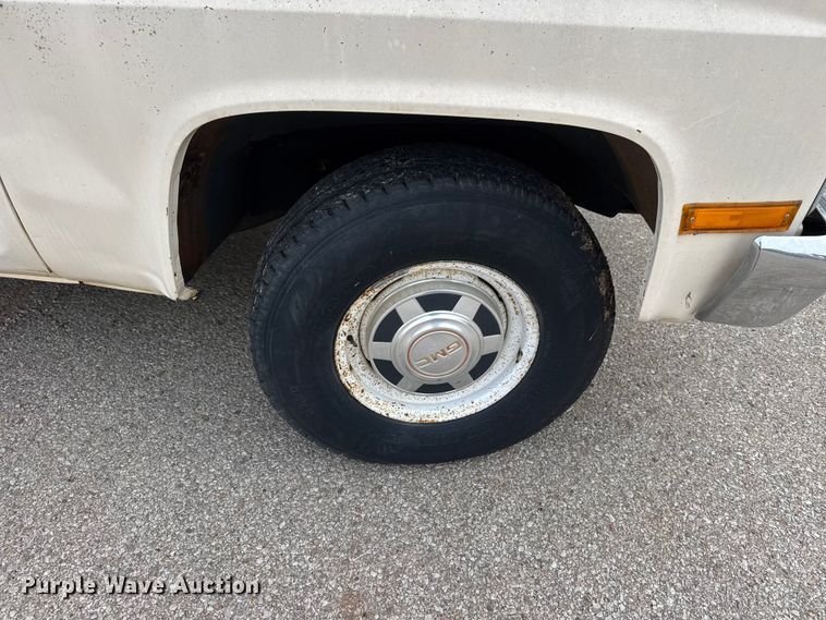 image for item ET1990 1991 GMC 3500 Crew Cab pickup truck