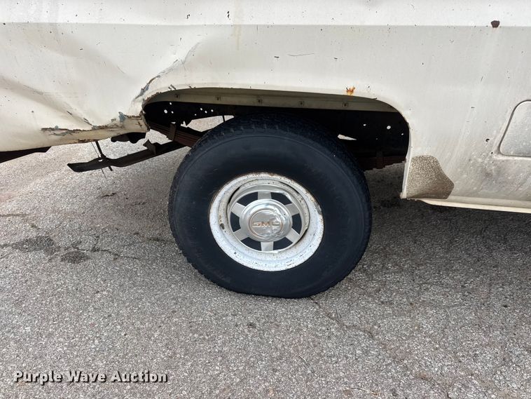 image for item ET1990 1991 GMC 3500 Crew Cab pickup truck