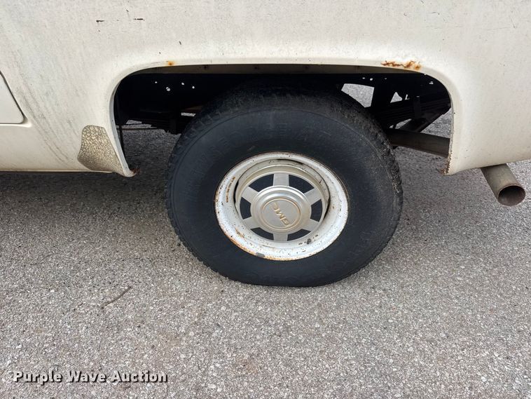 image for item ET1990 1991 GMC 3500 Crew Cab pickup truck