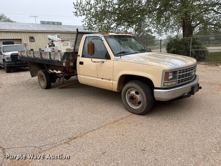 image for item ET1992 1992 Chevrolet 3500 Ext. Cab dump flatbed pickup truck