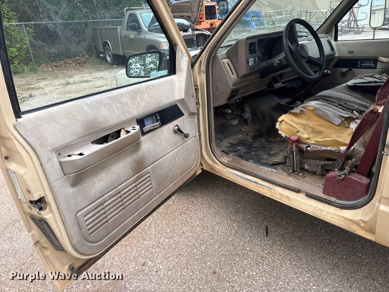 image for item ET1992 1992 Chevrolet 3500 Ext. Cab dump flatbed pickup truck