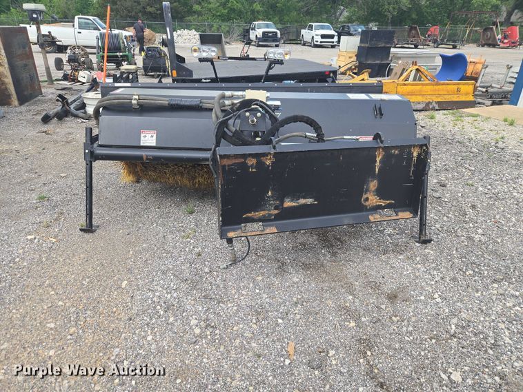 image for item ET5118 John Deere BA84 skid steer broom