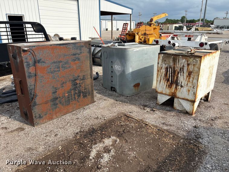 image for item ET5121 (3) oil tanks