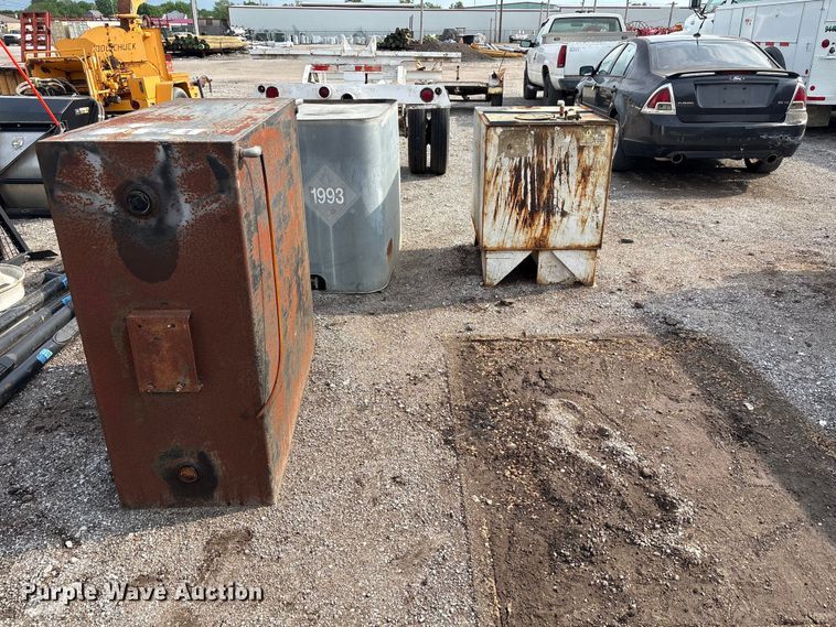 image for item ET5121 (3) oil tanks