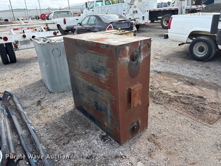 image for item ET5121 (3) oil tanks