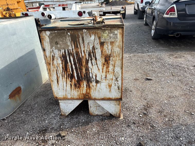 image for item ET5121 (3) oil tanks