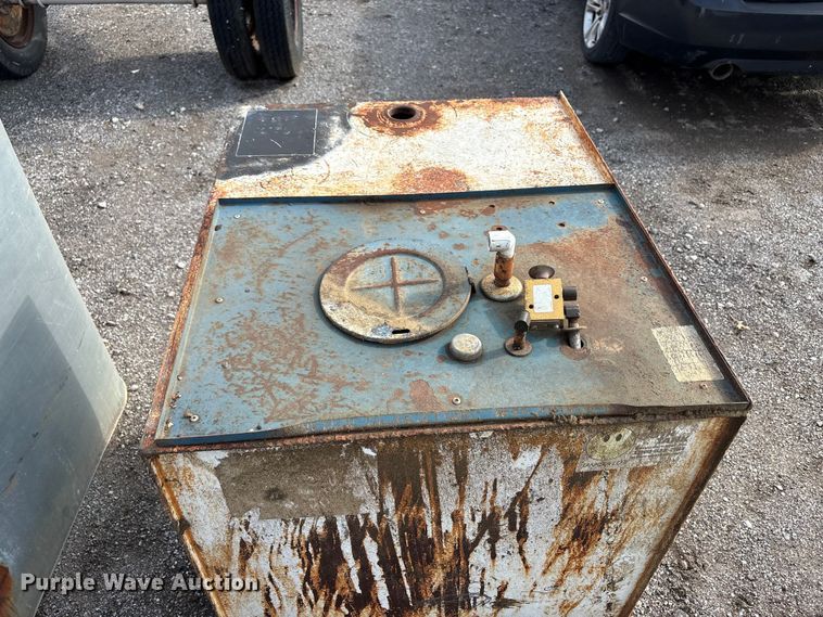 image for item ET5121 (3) oil tanks