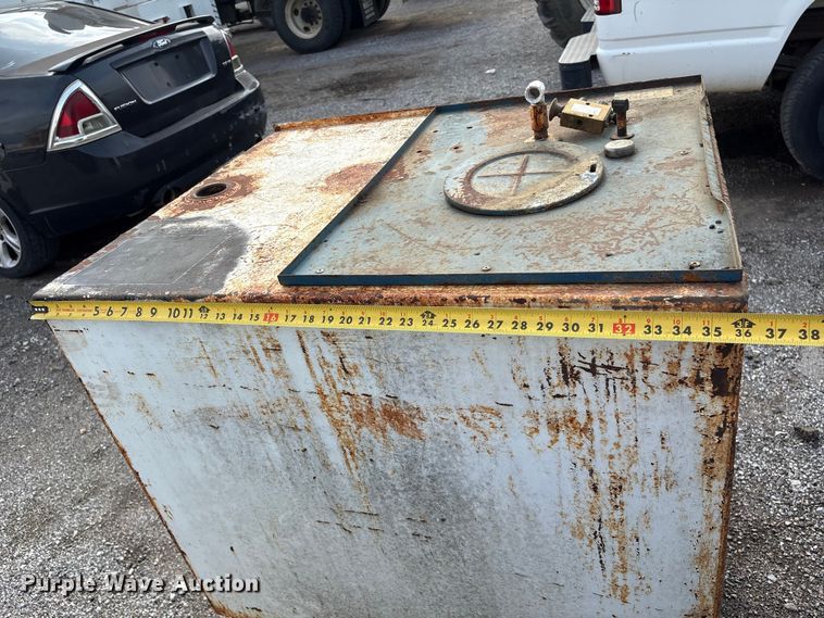 image for item ET5121 (3) oil tanks
