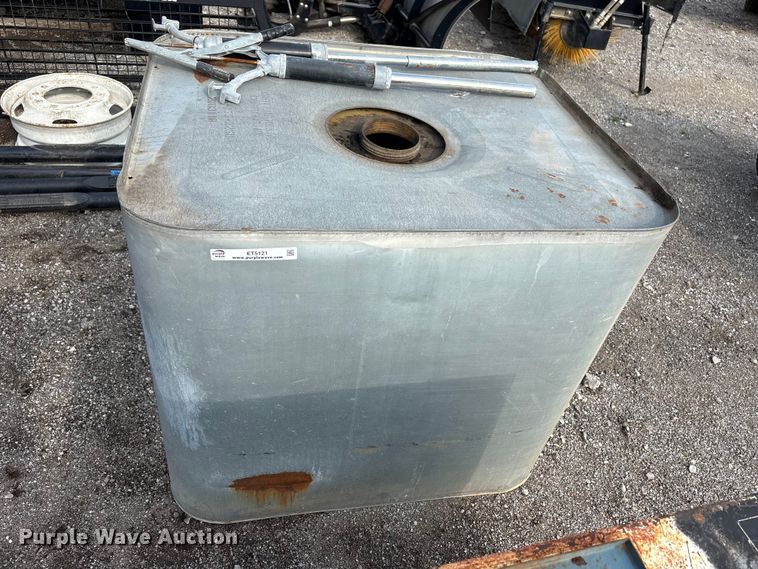 image for item ET5121 (3) oil tanks