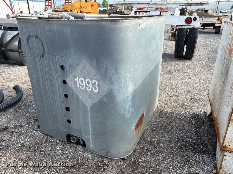 image for item ET5121 (3) oil tanks