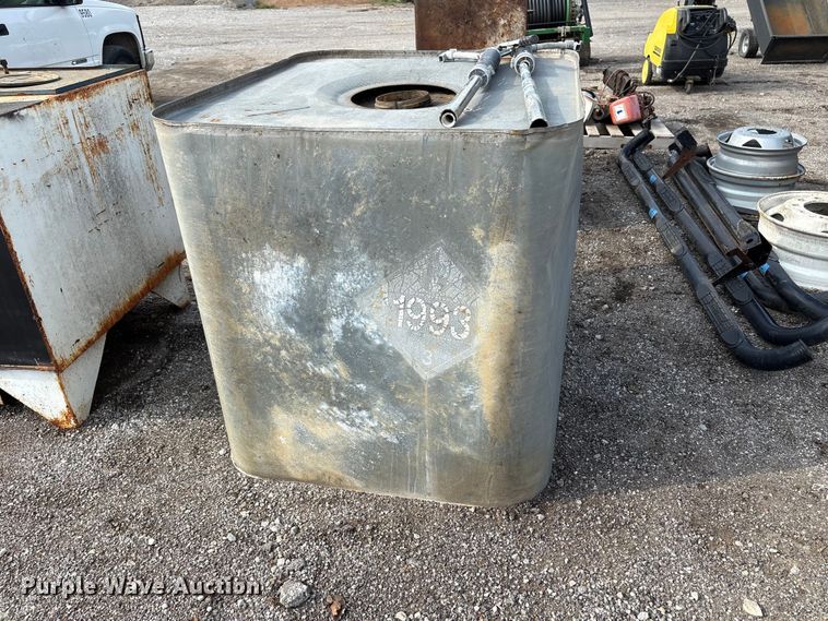 image for item ET5121 (3) oil tanks