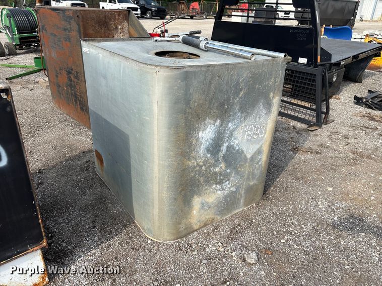 image for item ET5121 (3) oil tanks