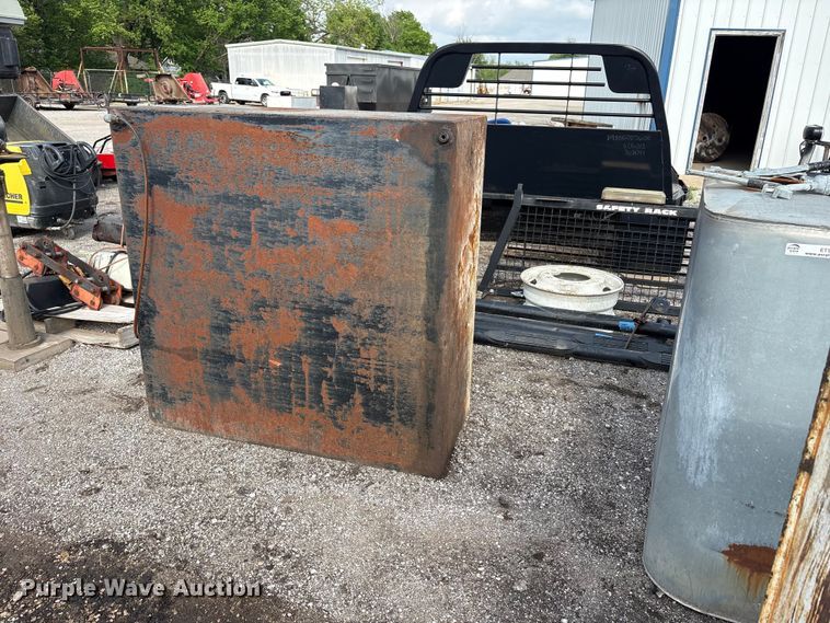 image for item ET5121 (3) oil tanks